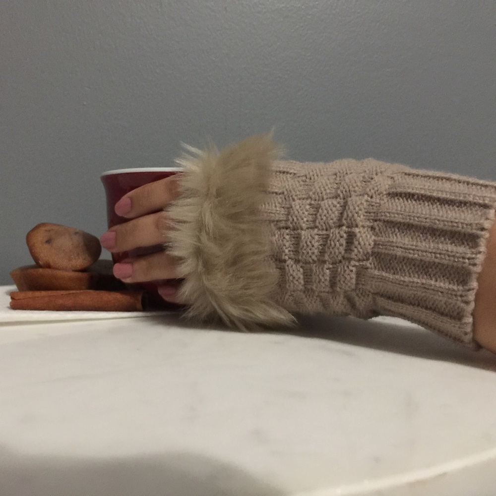 🆕Fingerless Gloves🎁Faux Fur Trim Knit ❄️ - Picture 5 of 5